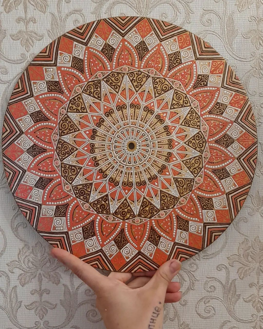 elf_craftmaster in LOOKY. #acrylic,#liners,#drawing,#graphic,#design,#record,#vinyl,#decor,#coral,#brown,#gold,#white,#craft,#handmade,#gift,#giftformom,#рисование,#винил,#пластинка,#витраж,#кружево,#мандала,#узор,#ручнаяроспись,#крафт,#подарок,#подарокмаме. A perfect gift for s...