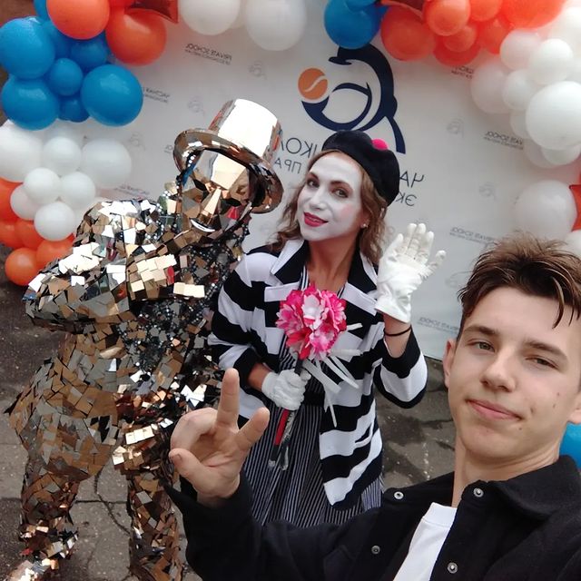 zloy_michkka в LOOKY. #школаэкономикииправа,#оргсостав,#первоесентября. Сегодня был организа...