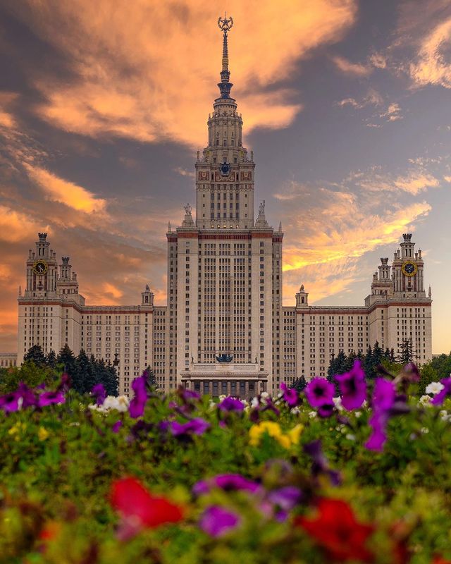 leonidelenin в LOOKY. #1сентября,#деньзнаний,#учитьсяучитьсяиещеразучиться,#знаниясила,#мгу,#российскаянаука,#вузымосквы,#москва,#воробьевыгоры,#mgu,#russianscience,#moscow,#moscowview,#moscowuniversity,#travelrussia,#russiatravel,#moscowgram,#fujifilm,#fujifilmru,#fujifilmxseries,#fujifilmx30,#velvia. Учиться, учиться и е...