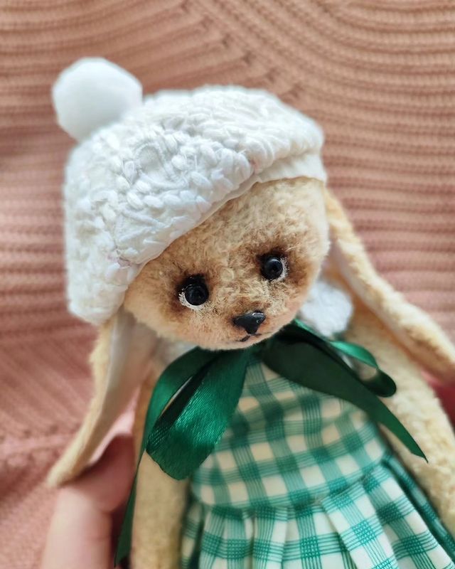 mom_lapushek в LOOKY. #творчество,#вдохновение,#ручнаяработа,#хобби,#handmade,#подарок,#игрушкиручнойработы,#игрушка,#подарокручнойработы,#искусcтво,#арт,#творение,#творчество,#искусcтвовмассы,#творчествосдетьми,#творчествобезграниц,#моетворчество,#творчествововсем,#детскоетворчество,#рукотворчество,#хобби,#игрушечныйзайчик,#мишкитедди. Зайка Таффи 🐰 долго...