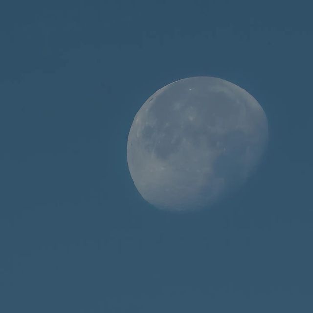 mukhametzyanov_artur в LOOKY. #sky,#moon,#moonlight,#skyline,#skyporn,#fullmoon,#bluesky,#skylovers,#husky,#skyphotography. Утро и луна. 
. 
#sk...