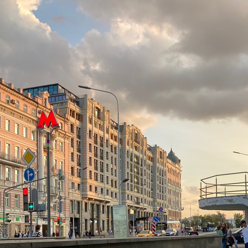 Фотографии никогда не передают подлинного цвета неба