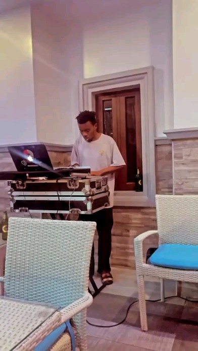 Deejaydcan в LOOKY. #viral,#video,#djing,#nigeriadj. When you try to prov...