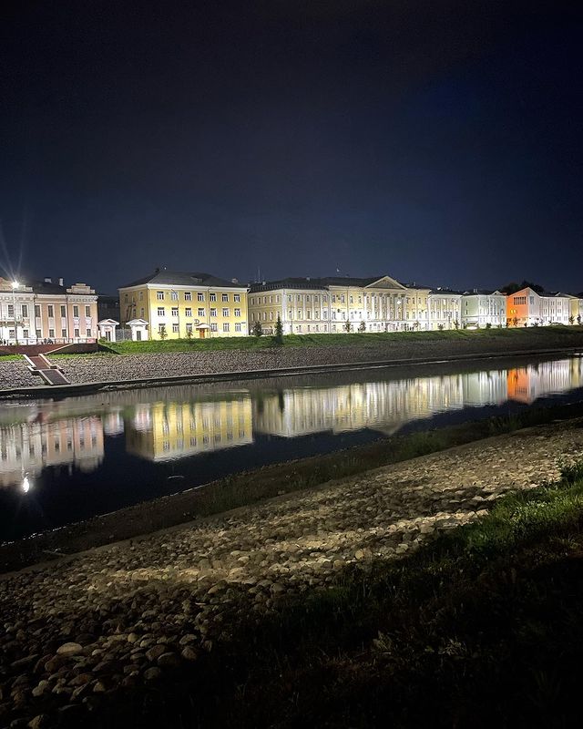 galkindmitri в LOOKY. #ночь,#река,#рекавологда,#зеркало,#отражение,#вода,#river,#night,#nightriver,#mirror,#mirrors,#nightshot,#nofilter,#shotoniphone. Вологда. Ночная река...