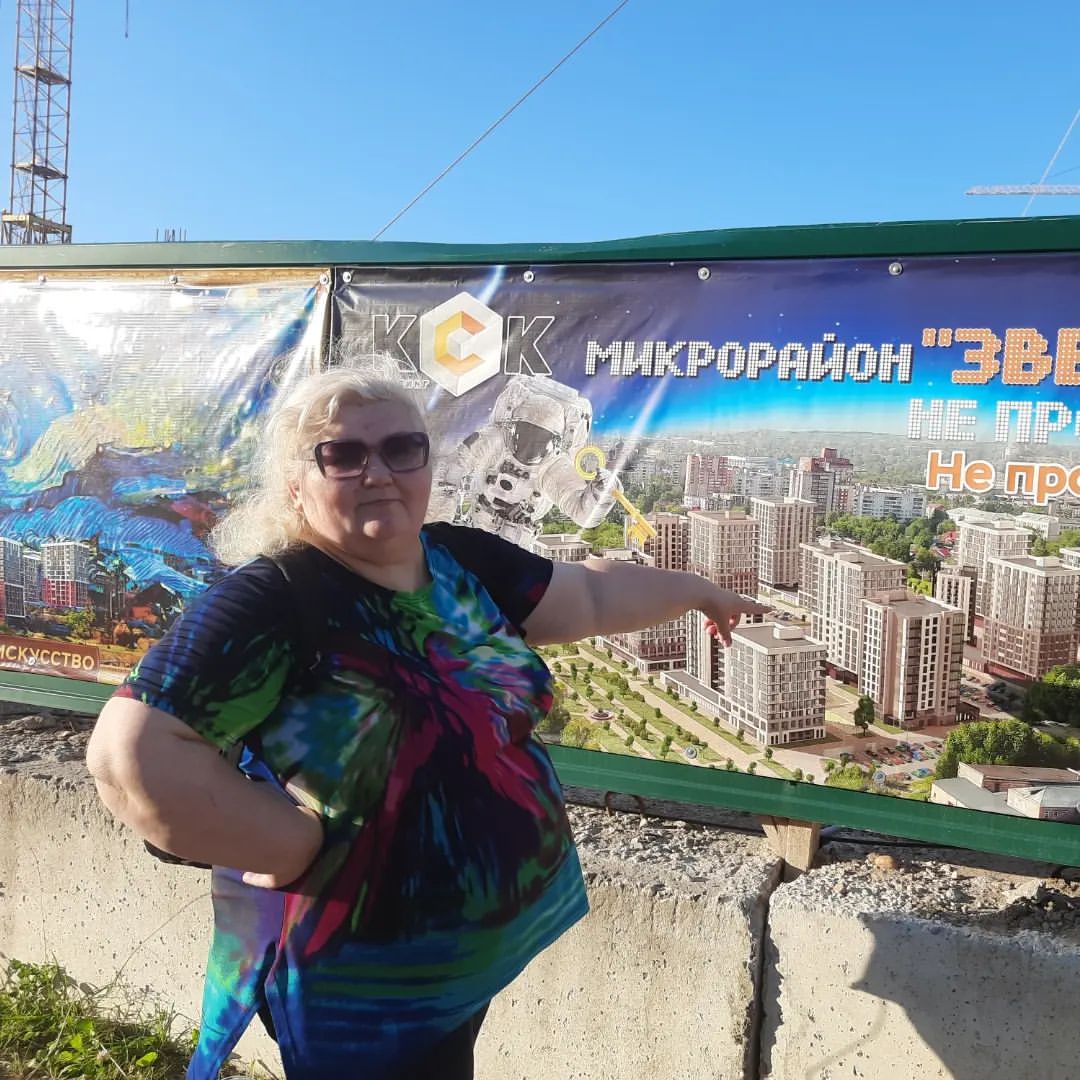 Новая Набережная - Микрорайон Звёздный 
 
Я немного опоздала, когда там были космонавты Новицкий О.В. и Калери А.Ю., но капсулу видела.
Мэр города Владимир Шарыпов  с гостями заложили #аллеякосмонавтов и высадили пять декоративных яблонь. 

Вообще Набережная преобразилась, но в этом году не задействована в празднике,  не считая "СКАМЕЙКА" от Ивановского Драматического Театра 🎭
(А может я не застала? Всё провели и разошлись?) #уводьфест #деньгородаиваново 

п.с. жаль что все локаций не осилила, 13000 🚶‍♀️ но где была - понравилось 💞

#деньгородаиванова2023 
#мылоиваново #лето2023
#ручнаяработа #иваново 
#городмастеров