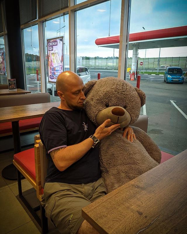 romanvinogradov2014 в LOOKY. . Какая то заправка 🐻...