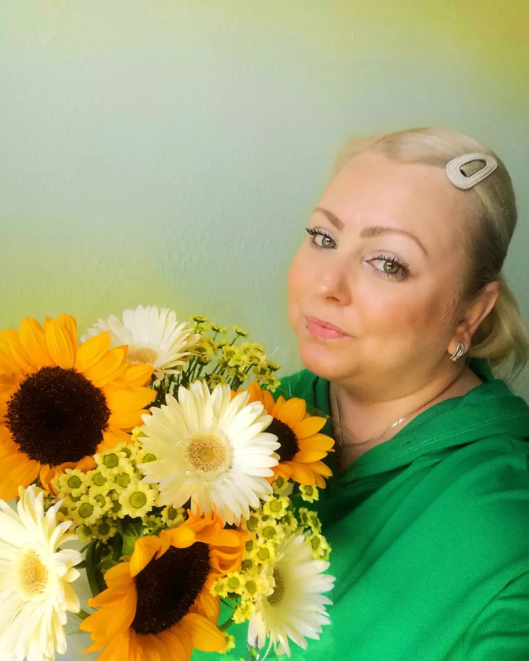 🌻Подсолнух — символ солнца, что означает жизнь, радость и процветание, символ гармонии и красоты, символ связи земли и неба.😁И символ дня знаний 1 сентября🙈🤭🤪