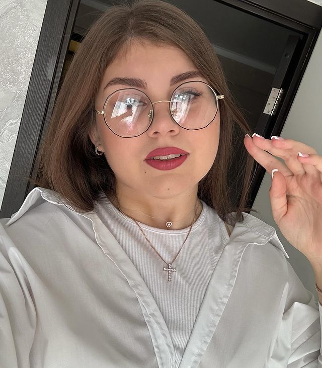 cherkalinaaa в LOOKY. . Улыбаться полезно.