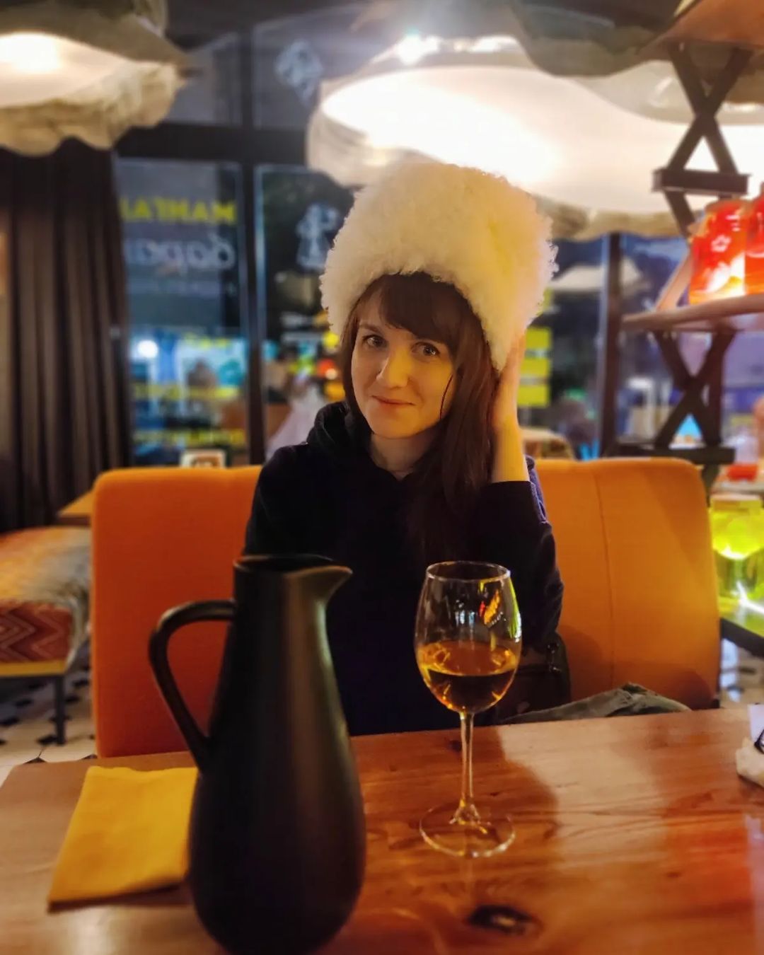 Никаких грустидзе, только веселитдзе!
Пожалуй отдельное спасибо Саратову за ресторан "Джос" - было очень весело, очень вкусно и очень сытно ☺️ такой внимательный и душевный подход к каждому гостю) жалко только молчаливого джигита разговорить не удалось)
И да, очень надеюсь, что шоколадный барашек это первый и последний баран в моей жизни))
#настроениеасса #джоссаратов #саратов
