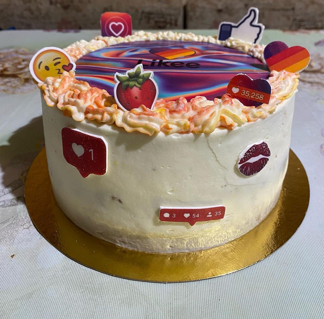 🤩Торт для доченьки на день рождения!🤩
В этот раз дочка попросила торт с лайками. Попросила-сделала😁
#торт#тортсвоимируками#деньрождения#деньрождениядочки#11лет