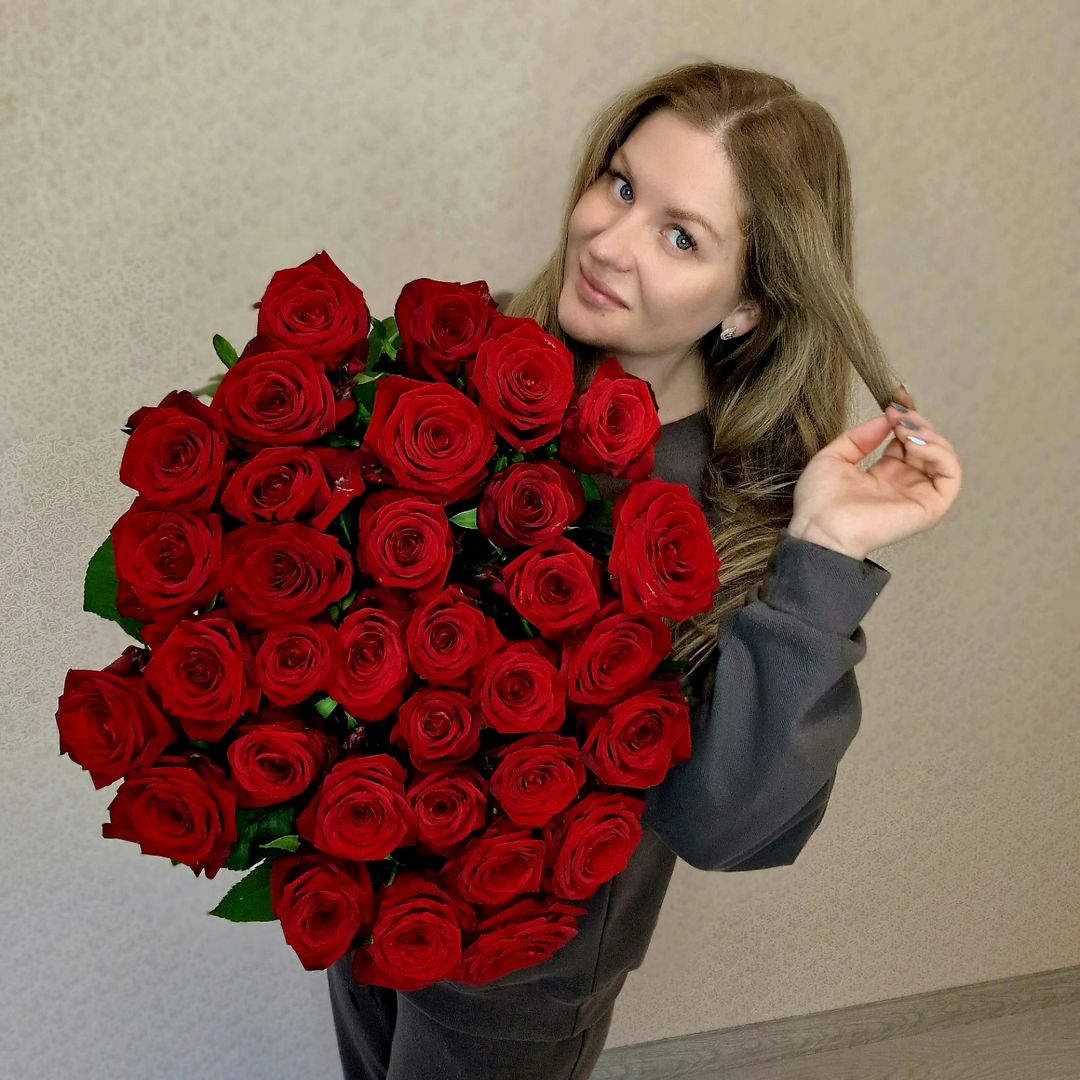 Каждый год я благодарю за пройденный путь,  за достижения,  за новые умения, за успехи. 
Благодарю и за "падения", ведь это тоже опыт,  и он бесценный... 
Сегодня я довольна своей жизнью и готова к новому волшебному году!
Благодарю свою семью,  за то, что жизнь мне дала именно вас!!!
Благодарю всех,  кто со мной рядом. 
Сегодня я не на год старше,  а на год мудрее.