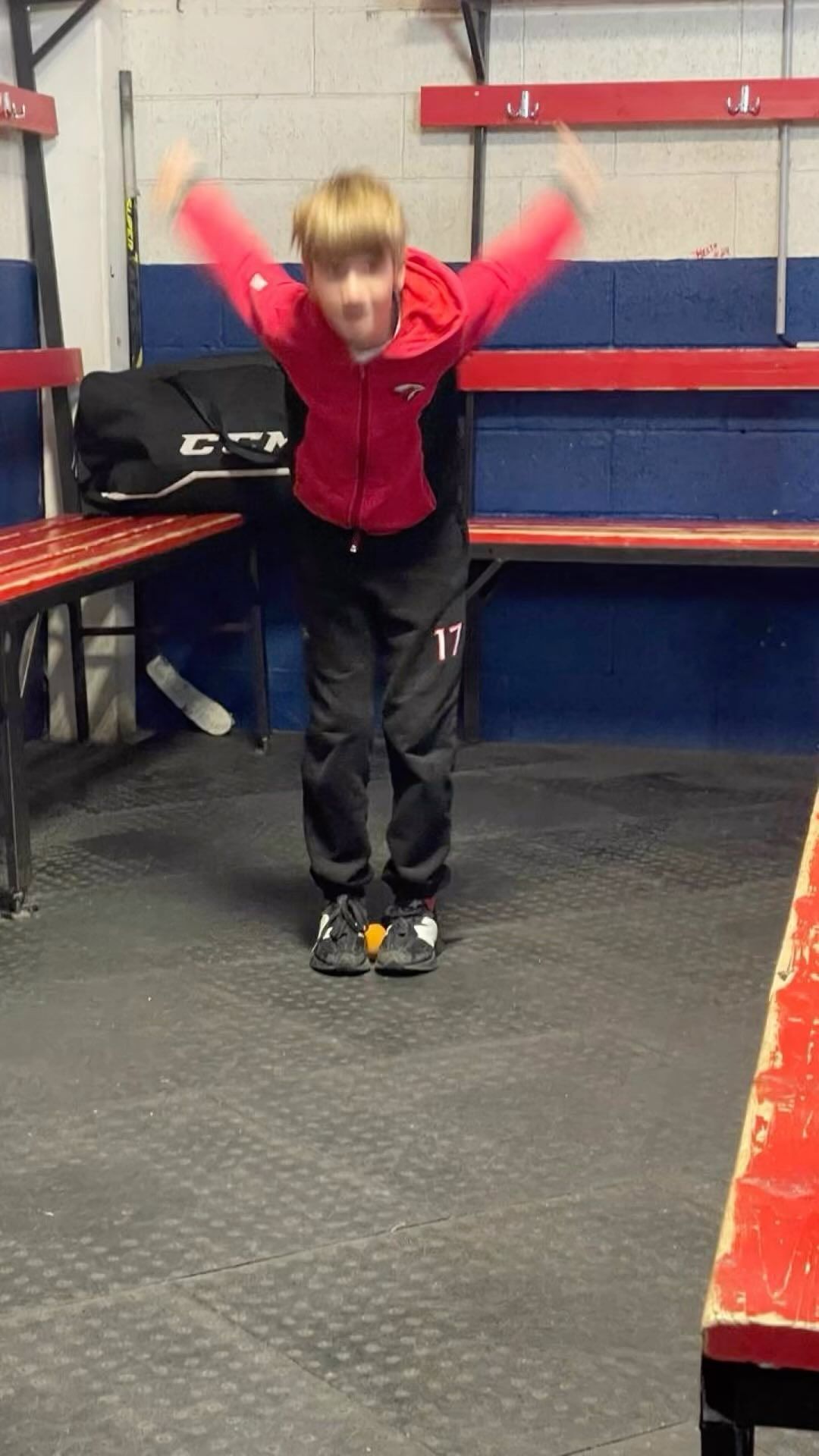 nik_r_hockeyboy в LOOKY. #тренировка,#закулисье,#хоккейокей,#хоккейпитера,#рябахоккеист,#рябакрасава,#рябамолодец. #тренировка #закулис...