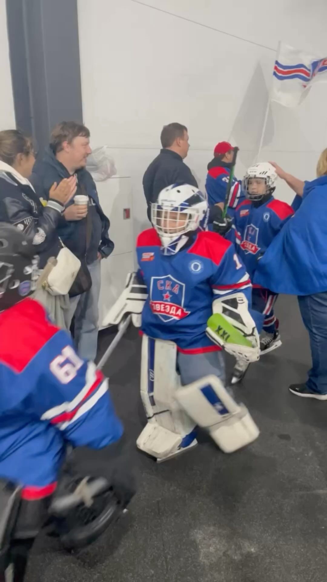 nik_r_hockeyboy в LOOKY. #хоккейпитера,#хоккеисты,#hockey4kids,#hockey4kidsmafia,#hockey4kidsbattle,#рябахоккеист,#рябамолодец,#рябакрасава. Идем на Динамо😉#хок...