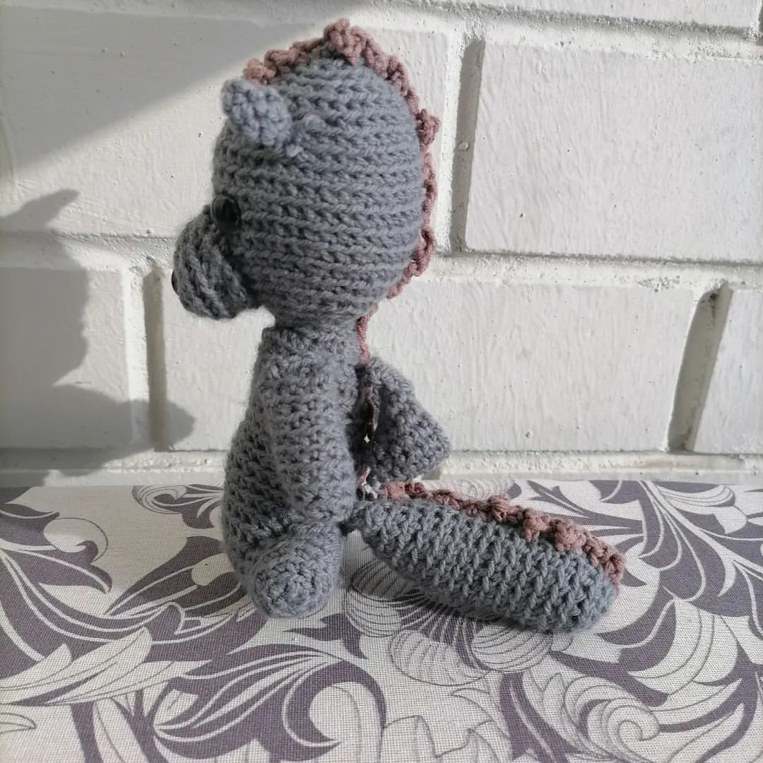 А мой дракончик🐉 уже нашёл своего хозяина😊
Пиши и ты, сделаю всем, по приятной цене☺️
#вяжукрючком#вяжуназаказ#вяжуигрушки#sveta_vyzet71 #вяжукрючкомтула#Тула#Липецк#Воронеж#игрушкакрючком#игрушкавподарок#дракон2024#драконкрючком #новыйгод2024#символ2024годадракончик#символ2024года#