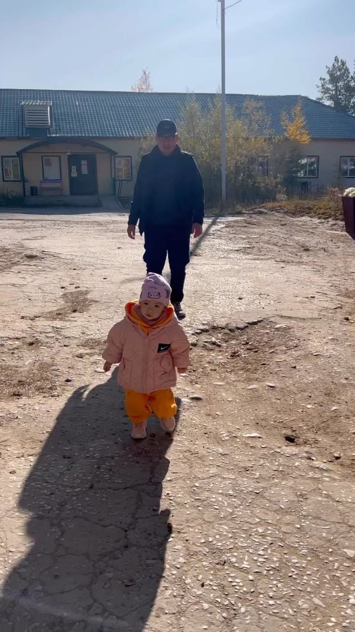 filippov_innokenty в LOOKY. . Прогулка с дочкой🥰