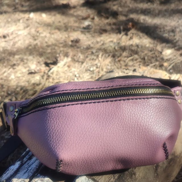 welundleathercrafts в LOOKY. #севастополь,#ручнаяработасевастополь,#изделияизнатуральнойкожи,#натуральнаякожа,#ручнаяработа,#кожанаясумка,#сумка,#сумкаизкожи,#сумкаручнойработы,#изделияизнатуральнойкожиручнойработы,#хэндмейд,#handmade,#хендмейд,#хендмэйд,#хэндмэйд,#подарок,#23февраля,#8марта,#новыйгод,#деньрождения,#жене,#девушке,#женщине,#аксессуары,#аксессуар. Сумка "Бананка" из н...