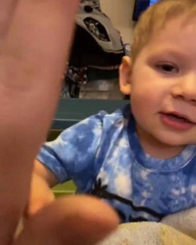 jamie.dhother в LOOKY. . Who’s hand 🖐️ is th...
