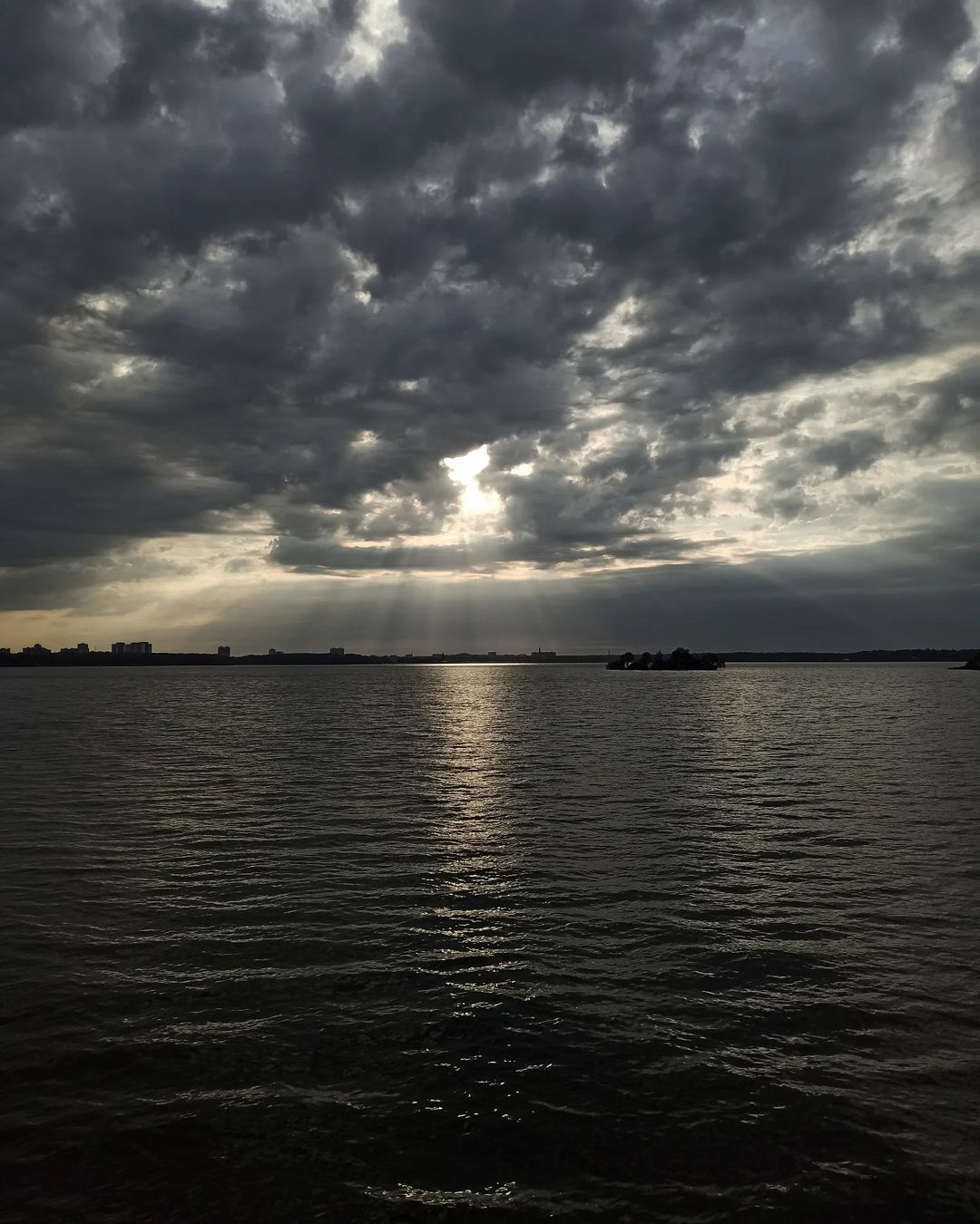 bella666bornswood в LOOKY — Пожалуй мне еще стоит вернуться сюда...
#sky #sunset #sundaw