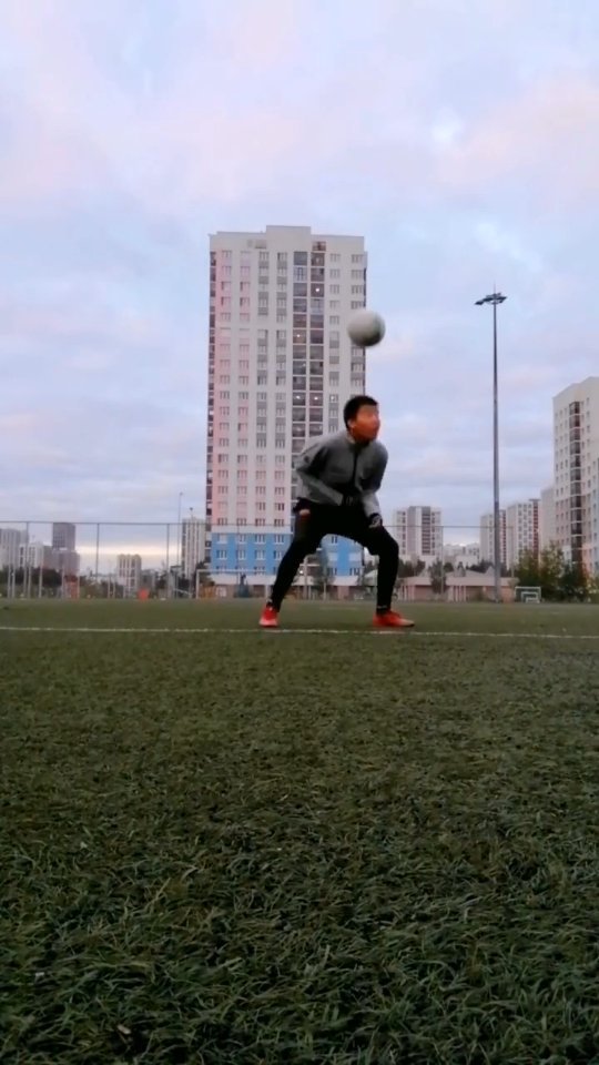 omurov_08 в LOOKY. #footballskills,#футбол,#soccer#insta#footballgame. Какой тебе больше по...