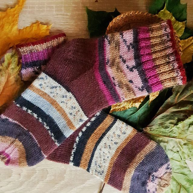 ve4955anna в LOOKY. #хештеги,#хештегинемойконек,#хештегинеработают,#knittingsocks,#подарок,#подарокнанг,#уютнотепло. Любимое кресло, вкус...
