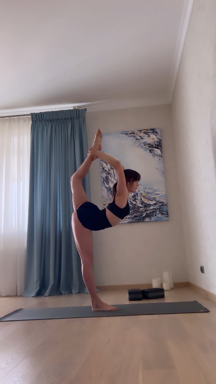 galinakisand в LOOKY. #contortion,#ashtanga,#yoga,#pospartum,#stretching,#onemonthpostpartum,#nataranjasana. One month and two we...