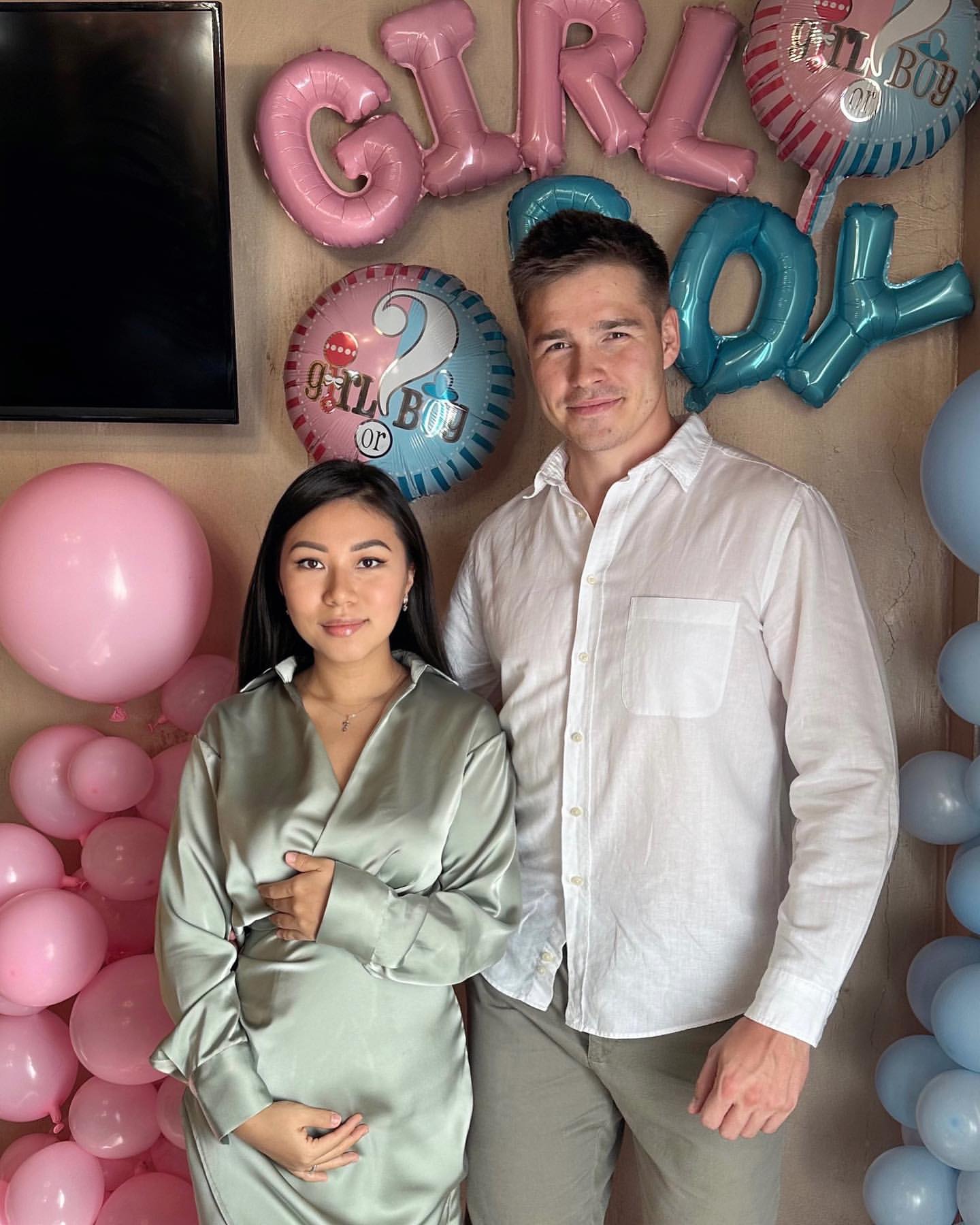 1 + 1 = 3👨‍👩‍👧❤️

Сегодня ровно 6 лет как мы вместе и 1 годовщина свадьбы🥹 как много нас еще ждет впереди, люблю тебя всем сердцем🫶

Today is 6 years as we are together and first wedding anniversary… This is just a beginning, love you🫶