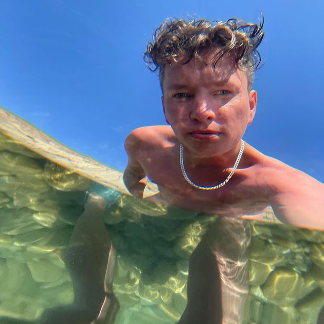 _andrey_prokopev_ in LOOKY. #отдыхвкрыму,#мнение,#отпус,#отпуск2023,#крым2023. Ленивый отпуск.
Наве...