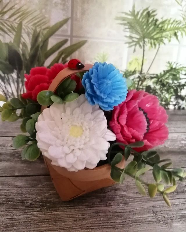 alenkinhandmade в LOOKY. #букетизмыларучнойработы#аленкинорукоделие#полевыецветы. Яркое напоминает о л...