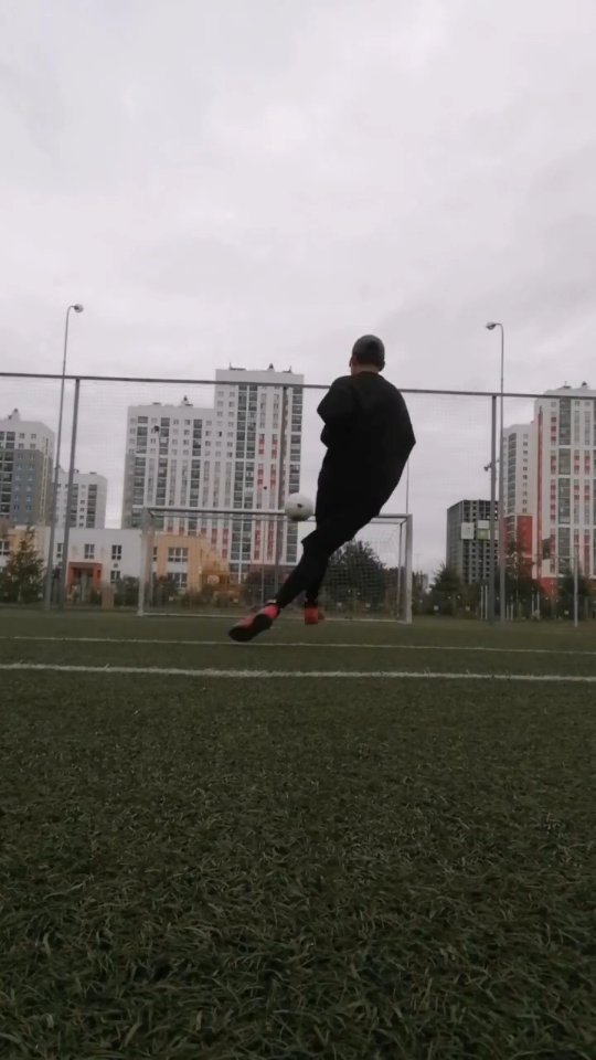 omurov_08 в LOOKY. #футбол,#пончик,#братик#footballtime,#footballgame,#insta. Как думаете купил ил...