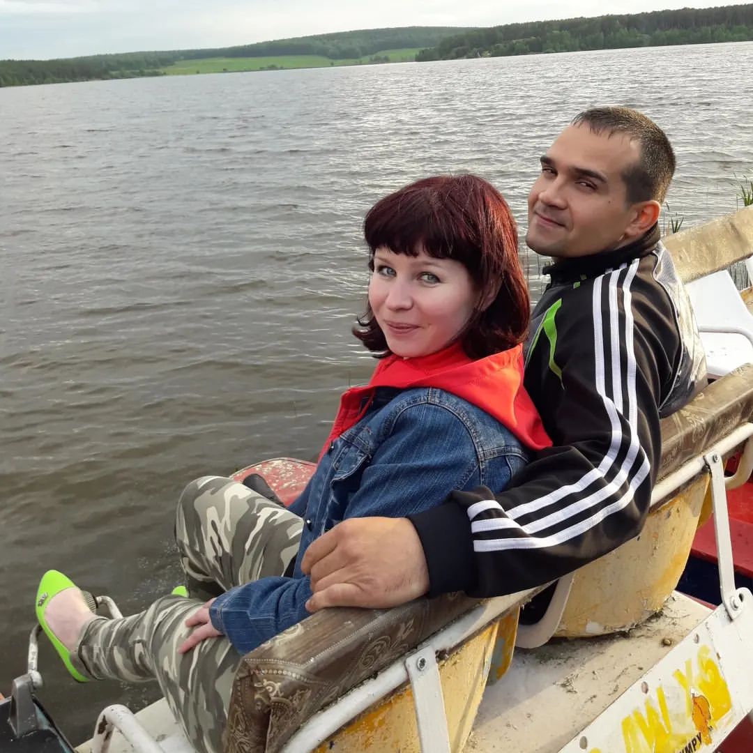 Ни для кого не секрет, что женщины, особенно мамы, хотят облегчить свой быт, уборку, стирку, готовку, чтобы выкроить хоть пару минут на себя и свой отдых. А еще, всем нам хочется, чтобы мы употребляли и использовали безопасные, экологически-чистые продукты, минимум химии, а больше - натурального.

Кстати, тренд на натуральное наблюдается сейчас и при обустройстве, ремонте своего жилья, окружении себя предметами быта, сделанными из натуральных материалов (многие отходят от использования пластмассы в интерьере и приобретают изделия из дерева, бумажной лозы, корзины из джута, пакеты заменяют х/б сумками, джутовыми и из лозы, кожи).

А еще, многих беспокоит сейчас, в период ОРВИ, гриппа и ОРЗ, вопрос здоровья. Вот как-то совсем не хочется употреблять внутрь себя витамины и таблетки из аптеки, а особенно антибиотики. 

Вот и меня это очень волнует и беспокоит, особенно сейчас, когда за месяц мы с детьми болеем уже 5 раз непонятным вирусом и все находятся дома на карантине... Маленькие дети, постоянно что-то марается, падает на пол.., а это бесконечное готовка-мытье посуды🙈🙈, выведение пятен с одежды, мытье пола🙈Ааааааа, я уже устала от этого! Это моя боль! А еще надо как-то поднять иммунитет, витаминизироваться, чтобы дети наконец-то смогли пойти учиться в школу, ведь мне приходится целыми днями и до самой ночи с каждым из своих сыновей (старшие не в счет) осваивать и заново проходить школьную программу (классную и домашнюю работу за 2,4 и 8 класс). Мне кажется, что скоро собака уже начнет понимать и повторять все эти правила и таблицы умножения.

Я в поиске самого лучшего для своей семьи и своих детей, изучаю продукцию Российских компаний, чтобы заменить химию натуральным.

Фото для привлечения внимания, посты без фото почти никто не читает(((

#ИринаЛазарева #многомама #бизнесвдекрете #lisa_blog #здоровье #дети