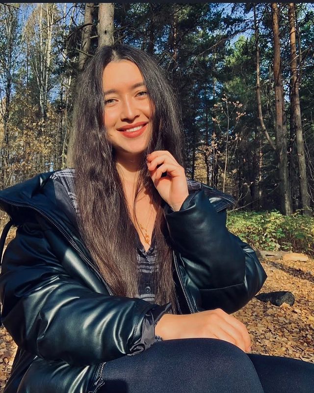 travelagent_evgenia в LOOKY. #улыбайся,#умоегокумираестьмашина,#учительанглийского,#самаясамая,#семьяильдусовны,#зеленыеглаза,#кумирАлиюшаИльдусовна,#красныйдиплом10июля2019,#казанскийприволжскийфедеральныйуниверситет,#красныйдиплом🎓,#красотка,#11октября2020гoда. Алиюша, была в лесу ...
