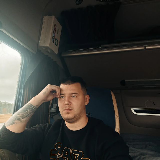 alexander_balyasov в LOOKY. . Это я с серьезным ли...