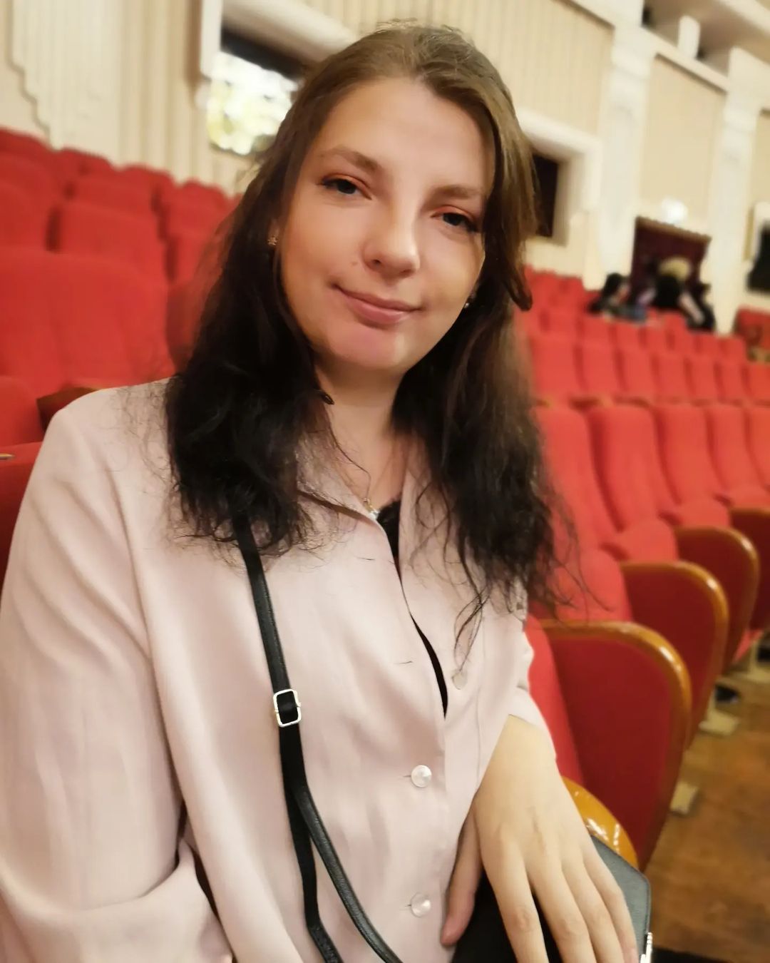 Режим ученика
⠀
Начиная бизнес в моей команде  тебе придётся включить режим ученика и быть открытым ко всему!
⠀
Потому что:
⠀
-тебя не учили бизнесу ни в школе, ни в жизни
-тебя скорее всего с раннего возраста  ориентировали на найм, быть прилежным сотрудником
-нужно будет формировать мышление предпринимателя
-бизнес это всегда работа над собой над личностным ростом
⠀
Тебе придётся забыть фразы «я и так все знаю», «да у меня высшее образование», «да я это уже смотрела, делала, читала».
⠀
Мы будем учиться зарабатывать большие деньги, это совсем другой уровень знаний, мышления, действий.
⠀
Поэтому придётся быть учеником-практикантом, следовать инструкциям и учиться предпринимать)
⠀
Жду тебя в команде
#рб #беларусь #удаленка #сетевой #работа #бизнес