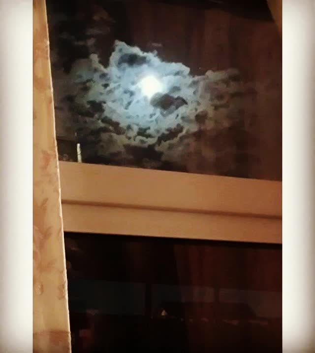 Удивительно,насколько другим человеком я была прошлой осенью 🩵🌚