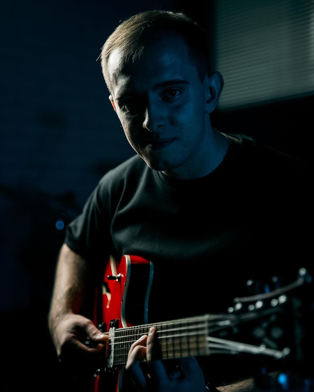 artist_73 в LOOKY — Одновременно играть на гитаре и петь - легко! 🎸🎤

Записыва
