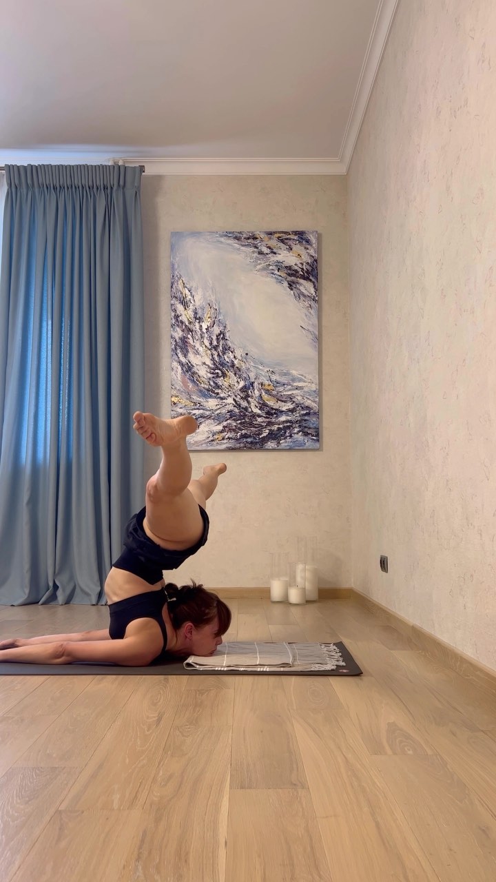 galinakisand в LOOKY. #chinstand,#contortion_style,#splitschallenge,#ashtangi,#afterpregnancy. Мои тренировки между...
