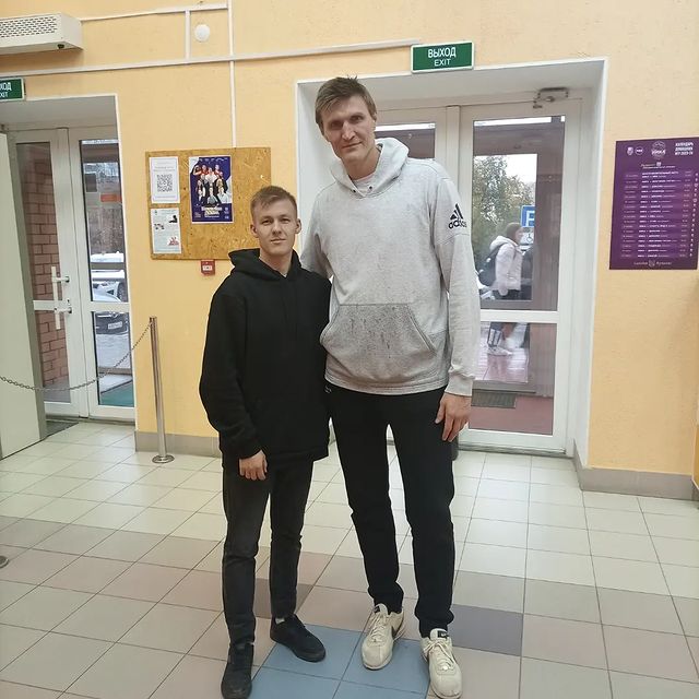 belov.e.13 в LOOKY. . С легендами баскетбо...