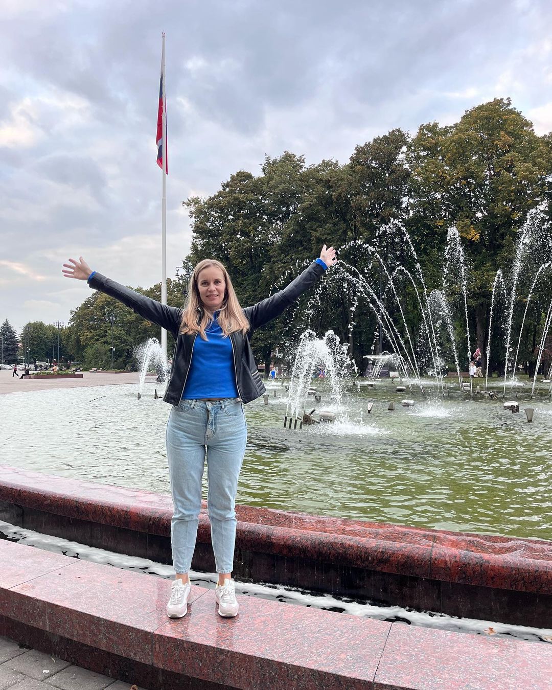 Сегодня лечу знакомиться с новой страной✈️

До вечера буду на связи и всем кто подбирал, думал и выбирал обязательно забронирую отпуск🙌

А потом перелет до Москвы и еще 14 часов а небе, разница во времени 7 часов и на связь выйду только через сутки📵

Лечу в рабочую поездку, что бы познакомиться ближе  и посмотреть своими глазами загадочное, необычное и многих даже пугающее направление для пляжного отдыха🏝️

Вы тоже считаете, что рекламный тур это отпуск?

Кто угадает страну, привезу сувенир🎁
Коллеги, кто знает, не выдавайте секрет🤫