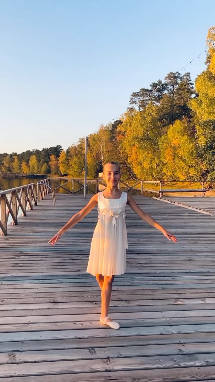 viktoria_kuzmina2012 в LOOKY. #ballet#ballerinavictoria#люблюбалет#осеньзолотая🍁🍂. What a sunny autumn ...