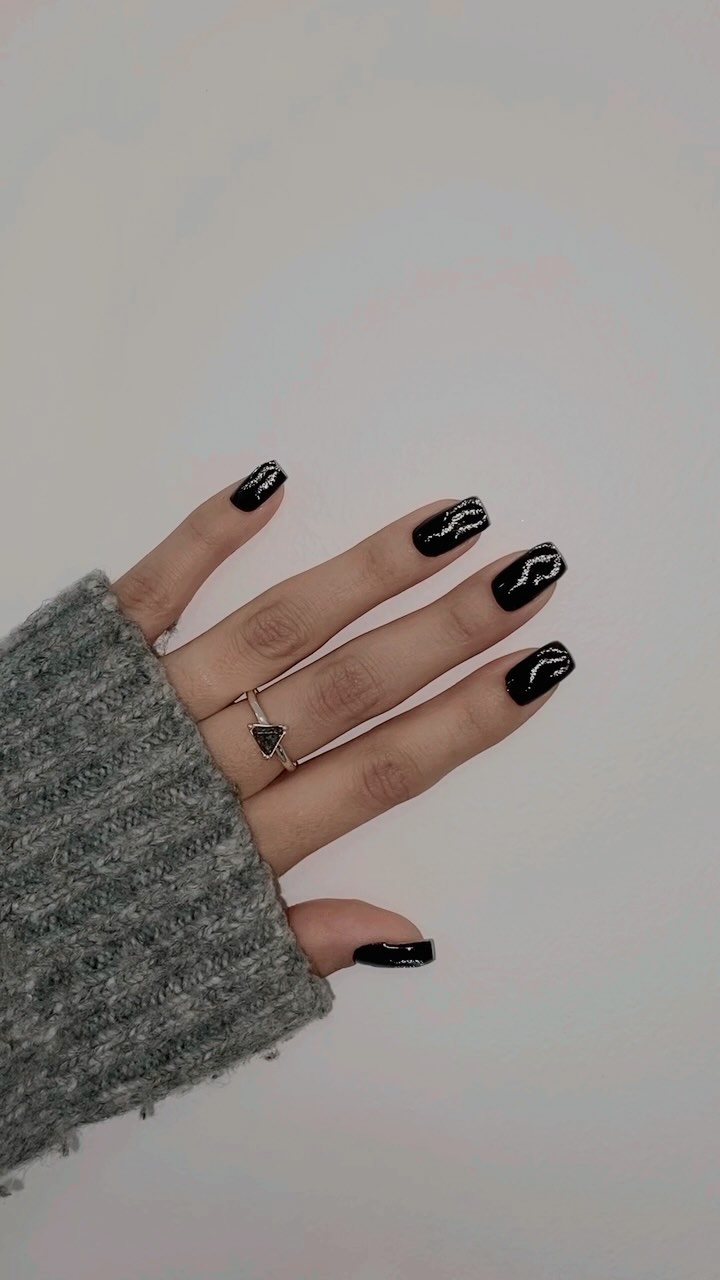 si_nails_ykt in LOOKY. #маникюр,#маникюрякутск,#гельлак,#наращиваниеногтей,#якутск,#аппаратныйманикюр,#педикюр,#педикюрякутск,#шеллак. Ссылка для онлайн за...