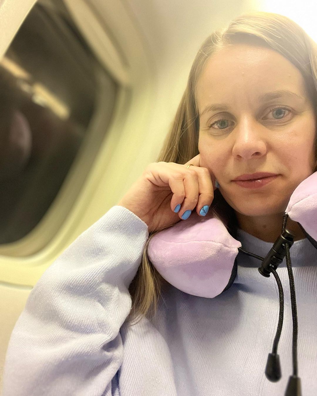 ПРИВЕТ ИЗ ВЕНЕСУЭЛЫ👋

Перелет 14 часов прошел не без приключений. Но у меня было заранее куплено хорошее место и почти весь перелет я спала😴 

Дважды в полете искали медработника, в конце полетел хотели делать экстренную посадку высадить дебоширов 🍾 но ребята взяли себя в руки и мы все долетели до Маргариты.

Паспортный контроль прошли быстро, а вот получение багажа сильно затянулось. 

Первый день у нас было заселение в отель, отдых и восстановление сил. 
Сегодня начну делиться впечатлениями.