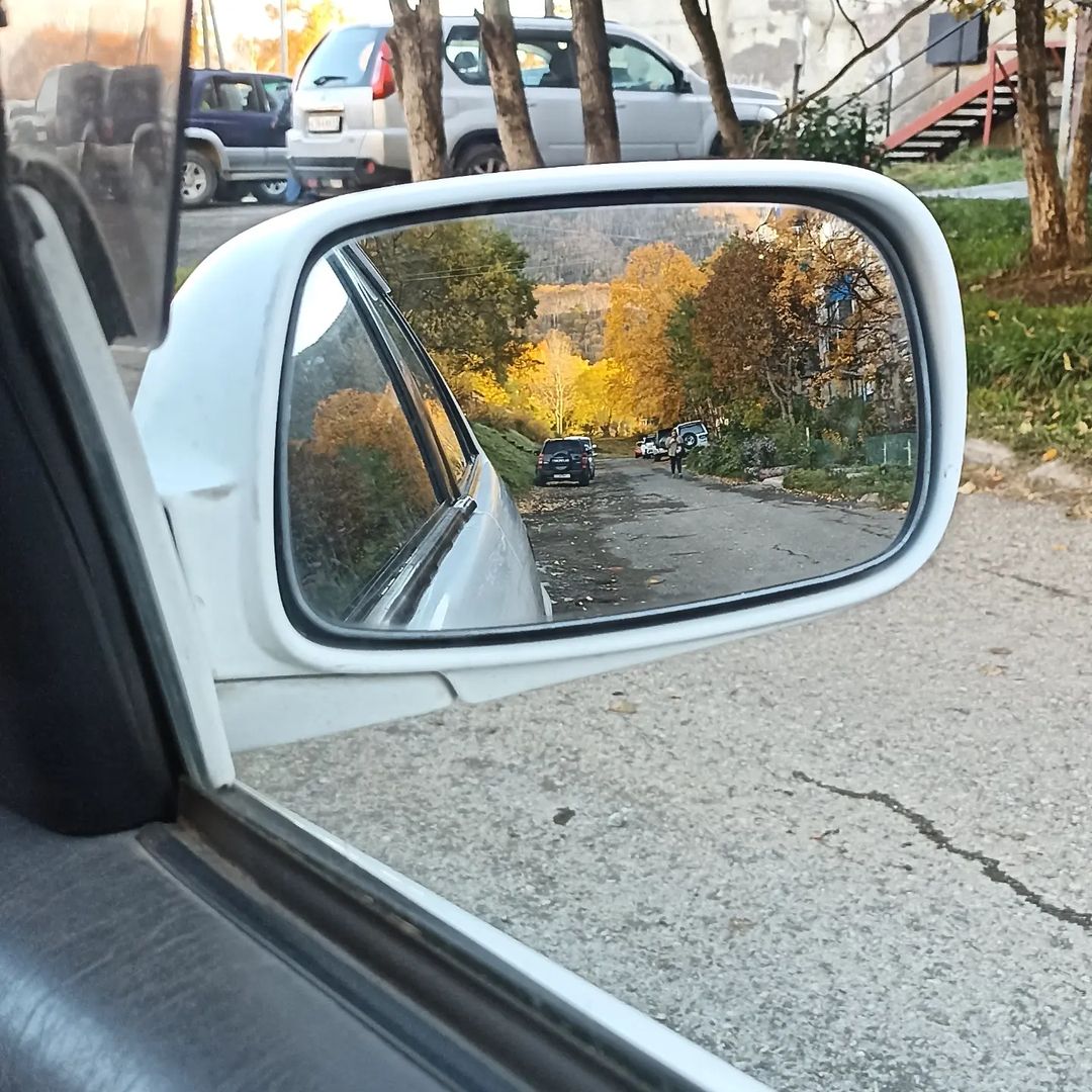Ох, зима близко...🙈 Сегодня уже шел первый снежок, поэтому усиленно стараемся сохранить в памяти теплые деньки и готовим зимнюю резину!😂
#золотаяосень #зимаблизко #люблюкамчатку #порапереобуваться