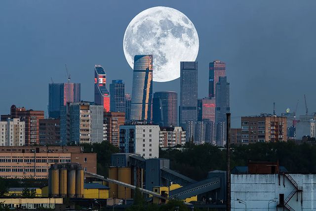 skuns04 в LOOKY. #canonrussia,#canonphoto,#photographer,#cityscape,#moscowcity,#moon,#фотограф,#фотографМосква,#городскойпейзаж,#москвасити,#луна. Луна и Сити 📸
.
.
....
