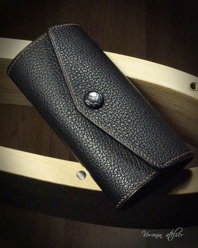voronin_atelier в LOOKY. #voroninatelier,#leatherkeycase,#leatherkeycases,#keycase,#keyholder,#keyholders,#leatherkeyholder,#handstitchedleather,#ключница,#ключницаизкожи,#кожанаяключница,#изделияизкожиомск,#ручнаяработаназаказ. Ключница из кожи коз...