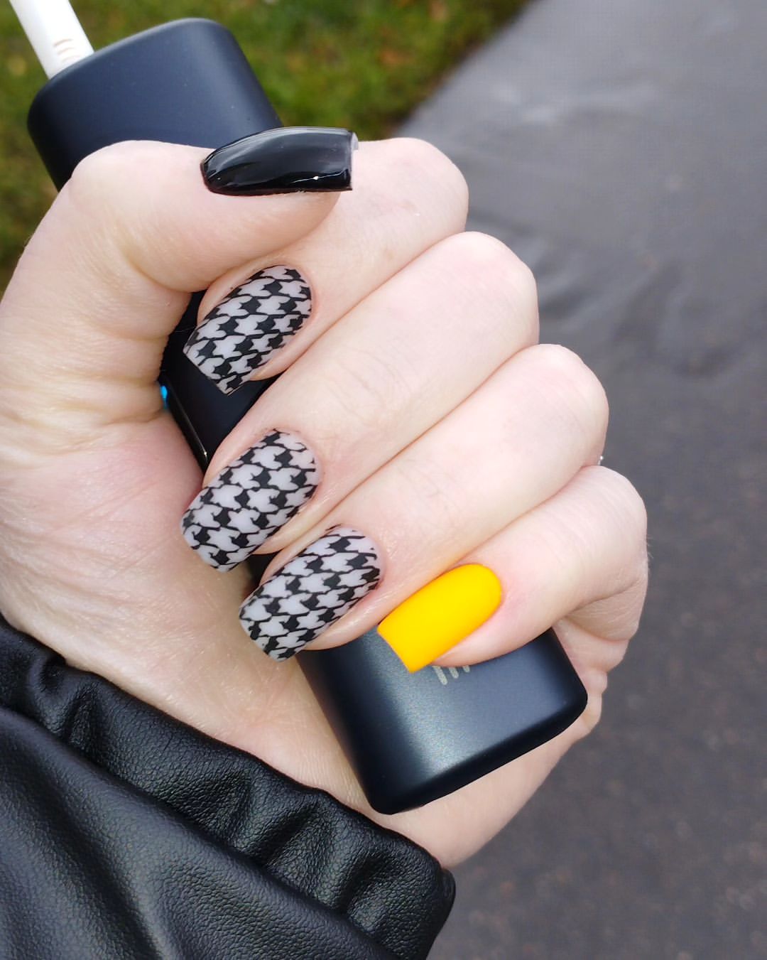 Так видит мой любимый мастер маникюра @nastya_shinemanicure люблю 💖 тебя за это.
#настроениеосень 
#2023
#маникюр 
#гусиныелапки 
#инстамир🌍 
#instagram 
#бамболейло