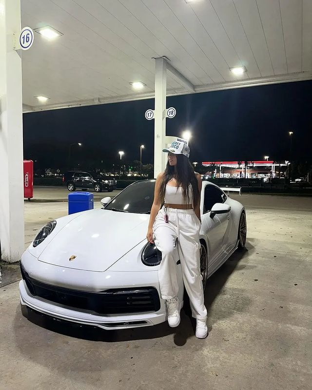 lisapatrick363 в LOOKY. #cars,#carsofinstagram,#porsche,#911carrera,#gas. I say my 911 carrera...