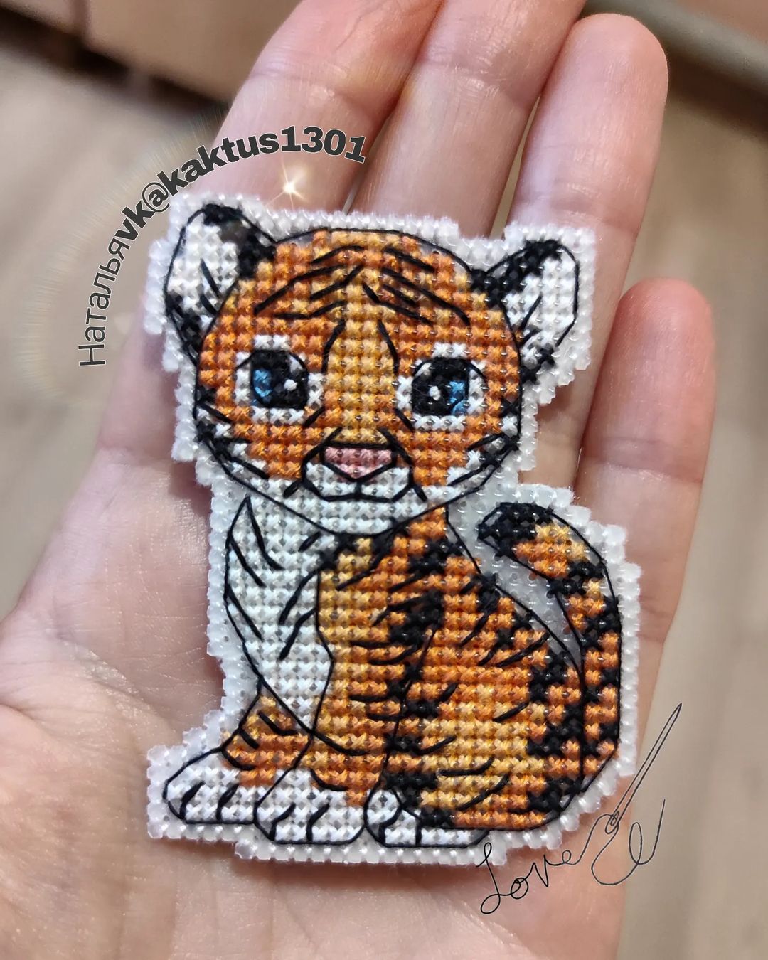 Тигрёнок 🐯
Для мамы 🐣
_
#вышивкакрестом #овен
#тигр #тигренок
#вышивка
#магнитручнойработы