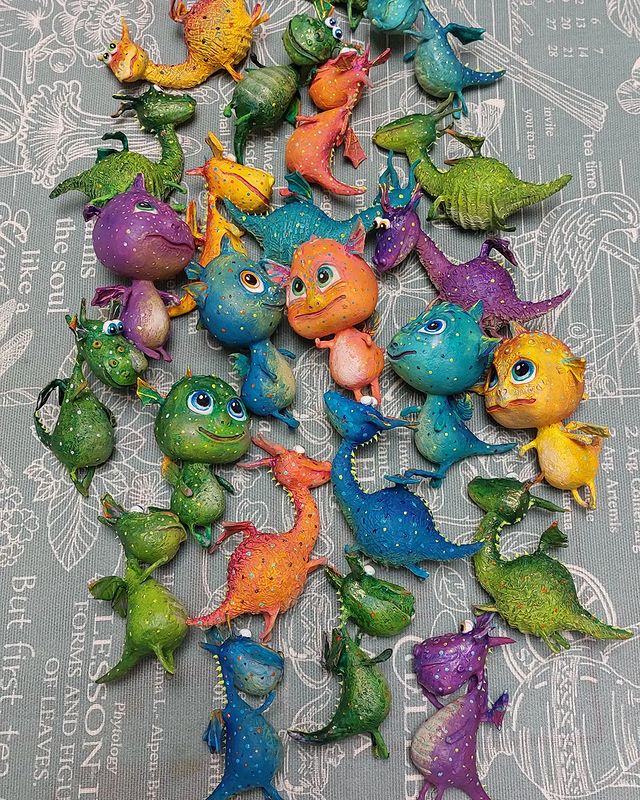 elena170661 в LOOKY. #paper,#papier,#papercraft,#papermache,#liveincolor_handmade,#папьемашеигрушки,#папьемаше,#елочныеигрушкиручнойработы,#елочныеигрушки,#символгода24,#выставкикукол. Вырастила новую стаю...