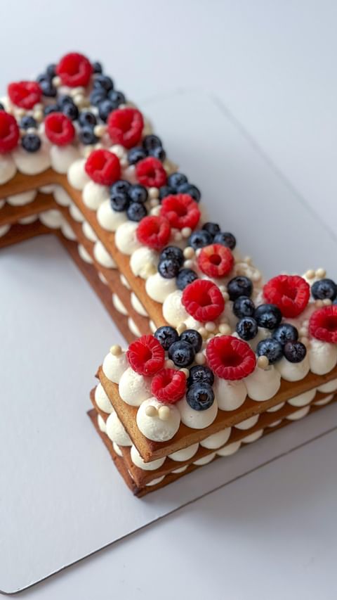 sladko_bakery.msk в LOOKY. . Торт-цифра ✨

Теперь...
