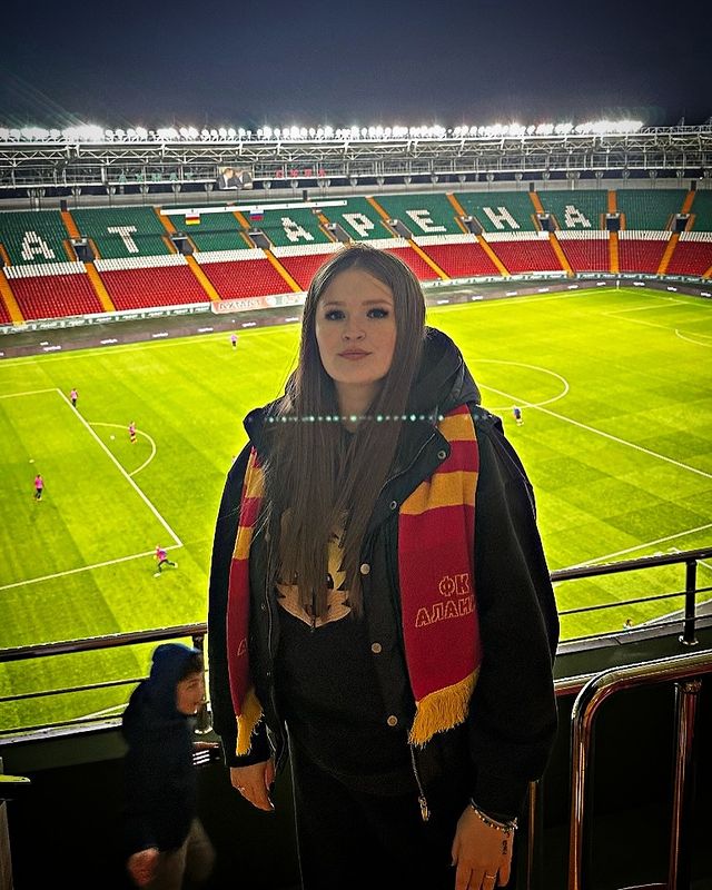 v.khnmrn в LOOKY. . ♥️💛